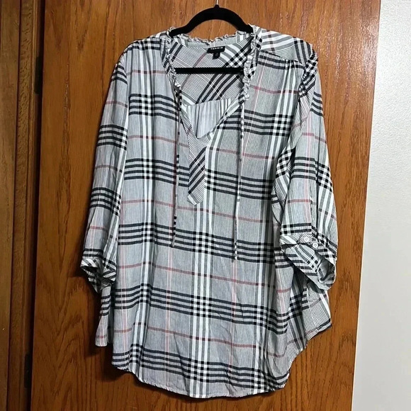 Torrid: BLACK & PEACH PLAID TWILL PEASANT BLOUSE 4X - Picture 7 of 9